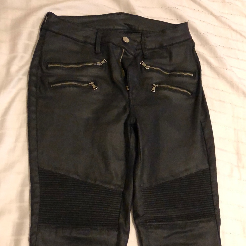 Size 10/30/R= size6 women :black pleather pant